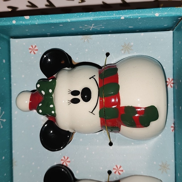 Brand new Disney Mickey and Minnie Snowman Salt and Pepper Shaker Set - Picture 5 of 6